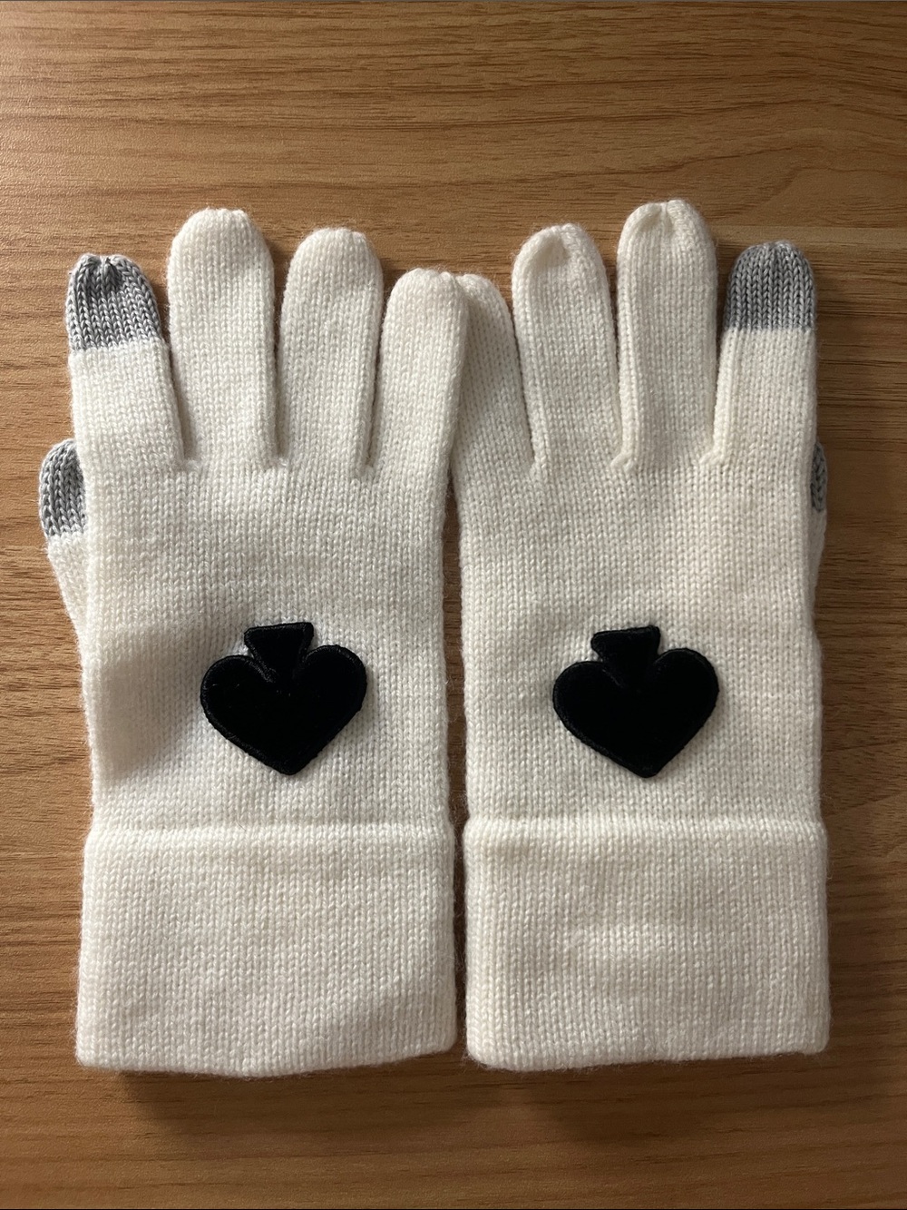 Kate spade Knit Winter Gloves with Heart Accent - White